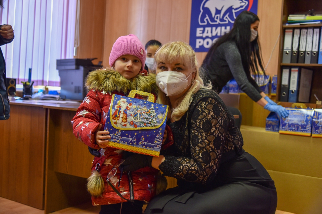 Депутат краевой Думы поздравил особенных малышей с Новым годом