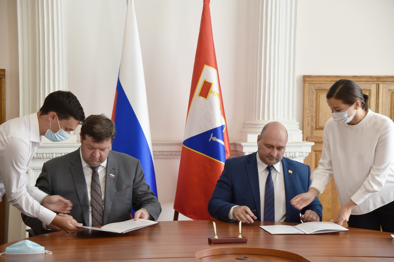 Дума Ставропольского края и Законодательное собрание Севастополя подписали соглашение о межпарламентском сотрудничестве