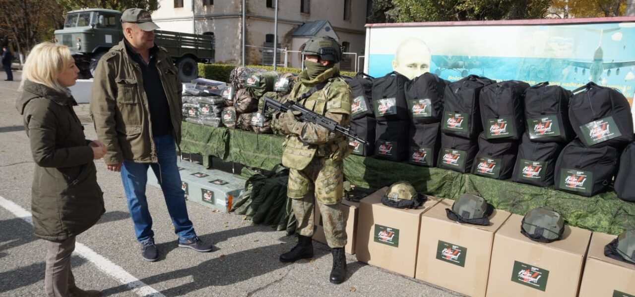 Депутат Сергей Шевелёв передал военнослужащим защитное снаряжение