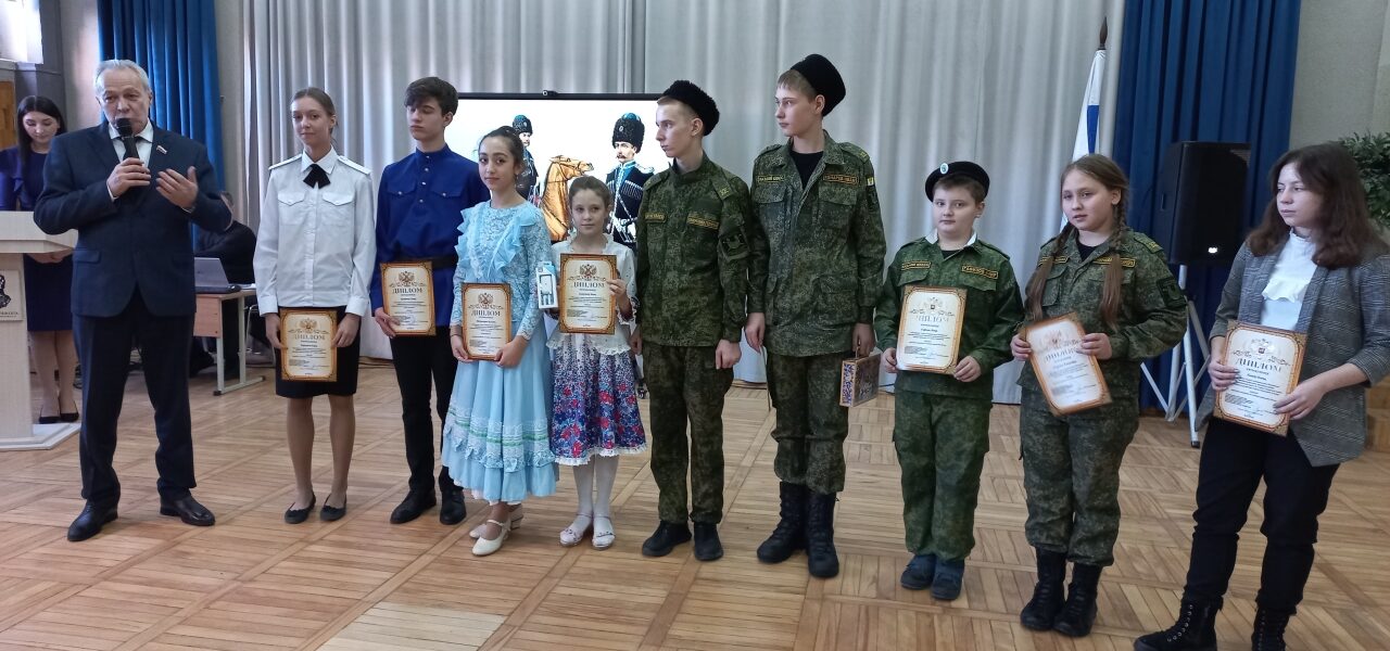 Школьники Ставрополя ответили на вопросы об истории российского казачества