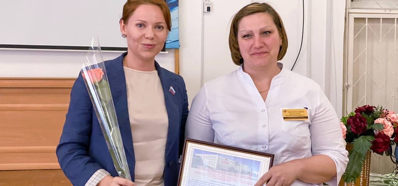 Сотрудникам Городской больницы скорой помощи Ставрополя вручены награды краевой Думы