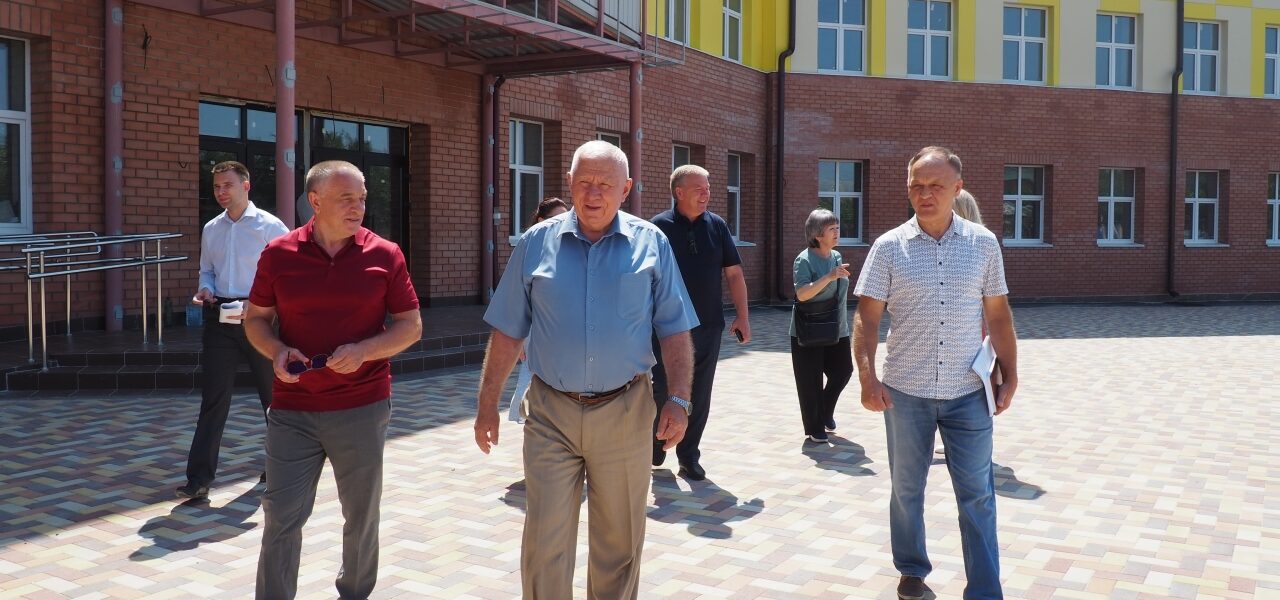 Депутаты призвали завершить строительство школы и детских садов в Кочубеевском округе
