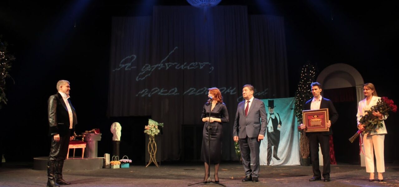 Краевые депутаты поздравили заслуженного артиста России Игоря Барташа с юбилеем
